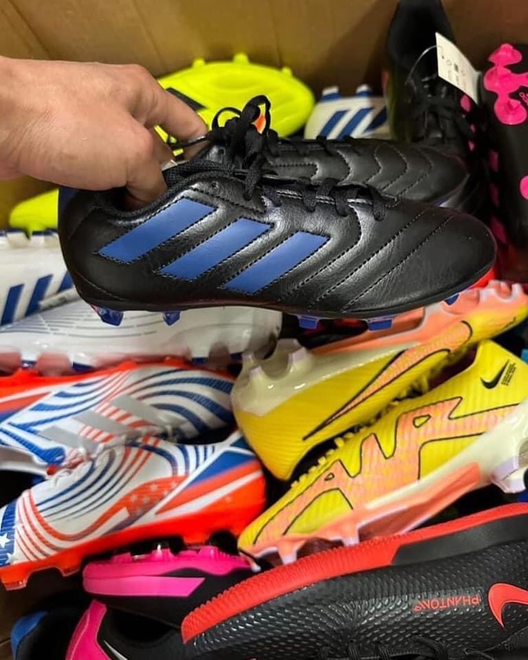 Soccer cleats pallets Soccer cleats pallets